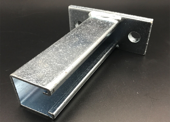 El brazo del soporte galvanizado se monta en el brazo del brazo del cantilever