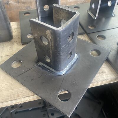 Base de posteo de canal galvanizado eléctrico con ranuras de alta calidad