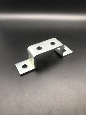 Las piezas de montaje de los canales de soporte con ranuras en forma de Z revestidas de zinc