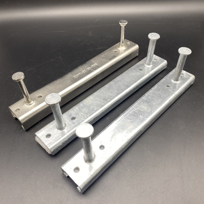 El material de acero inoxidable 304 preinsertado en el hormigón