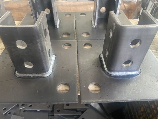 Base de posteo de canal galvanizado eléctrico con ranuras de alta calidad