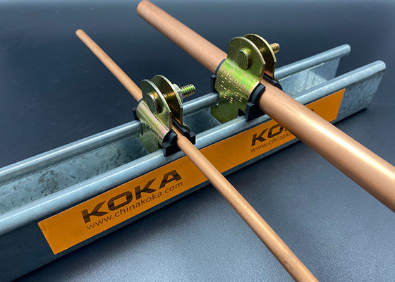 Abrazadera de puntal para tubería con amortiguación de zinc dorado